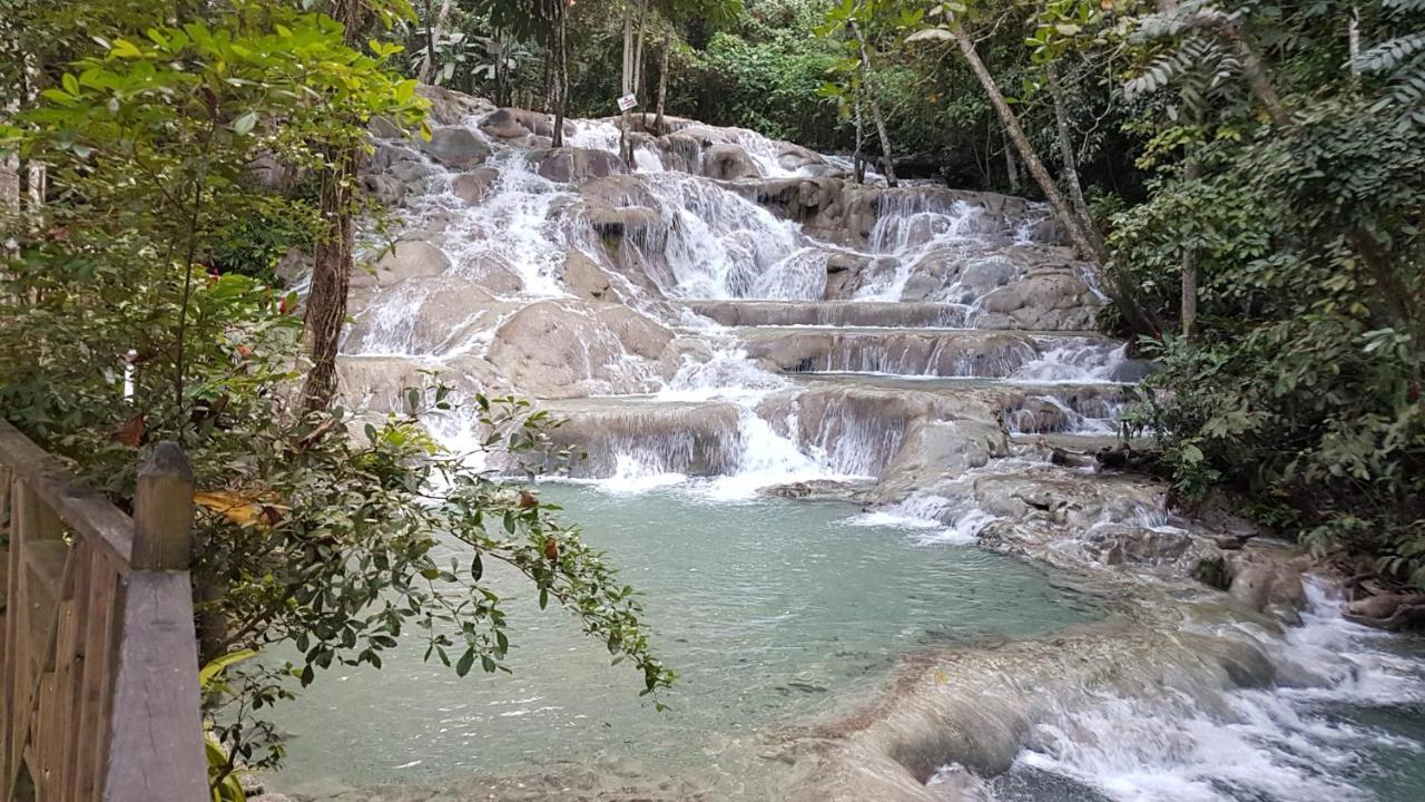 Almond Grove At Sand Castle Ocho Rios Exterior foto